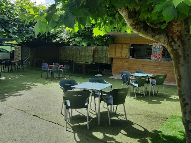 Chiringuito/Parking Arnado