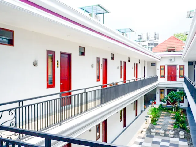 Kusuma Guest House Jombang RedPartner near Station Jombang