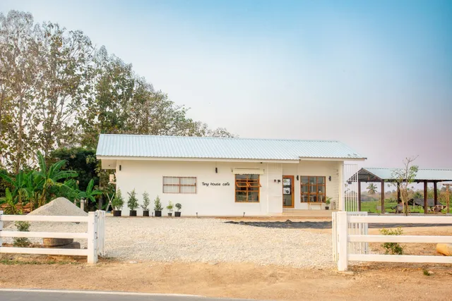Tiny house homestay & cafe