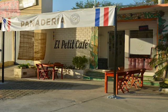 El Petit Café - Panadería francesa y Cafeteria