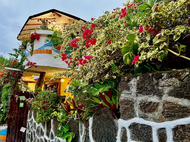 CASA DEL LAGO LODGING HOUSE