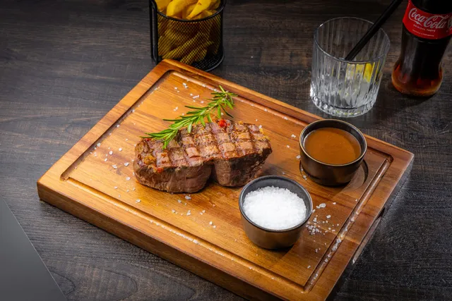 La Ruche Grill & Steakhouse