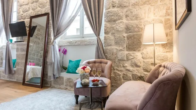 Apartment and Rooms Stay