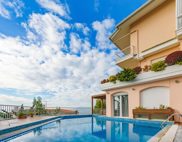 Villa Politia - Luxury Villa with a Spectacular City View