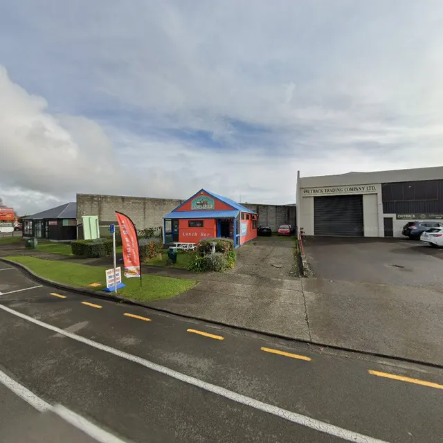 Tucker Box Lunch Bar