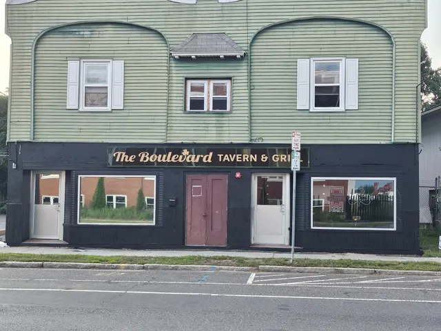 The Boulevard Tavern & Grill