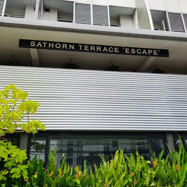 SOMEWHERE TO ESCAPE HOMETEL