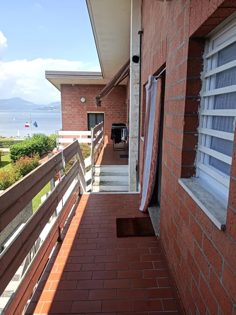 House Benedetta & Gloria on the lake e un appartamento finemente ristrutturato recentemente a 30metri dal lago maggiore