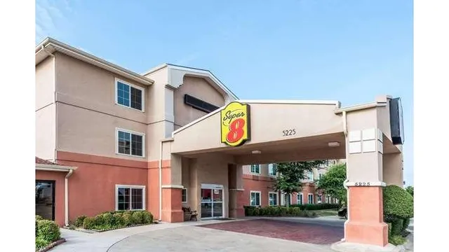 Super 8 by Wyndham Fort Worth North