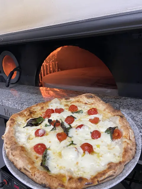 Pizzeria Pomodoro Rosso