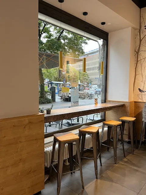 dean&david | Bowls, Salate, Curries & Snacks in München, Orleansplatz