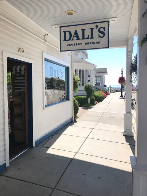 Dali’s Jewelry Design