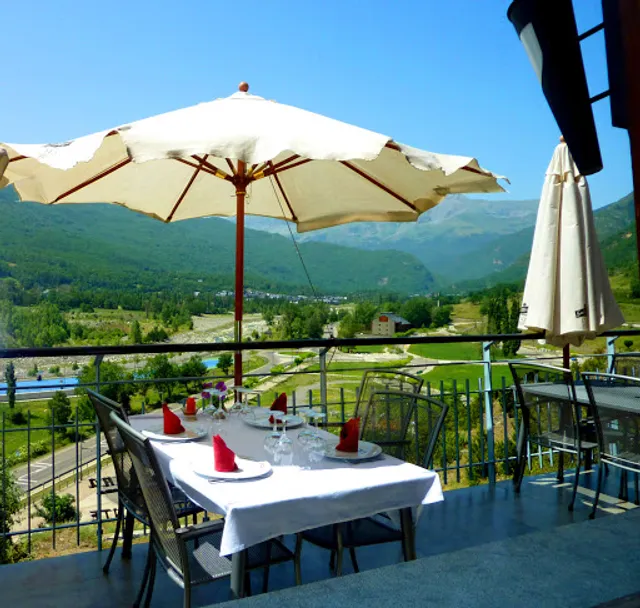 La Llardana Hotel Restaurant