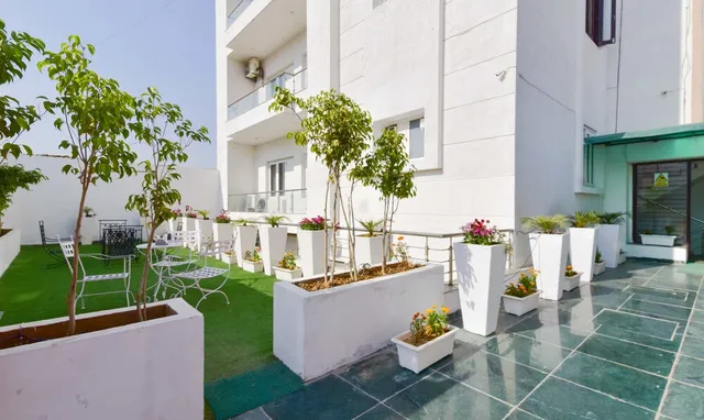 OYO 16554 Golf Branson