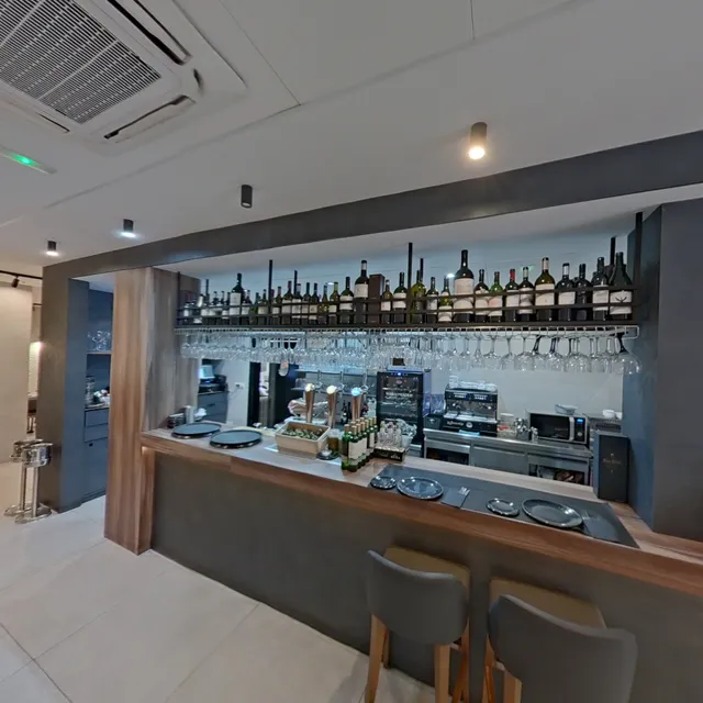 El Homenaje - Grill & Bar