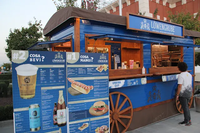 Löwengrube Wagen on the Road