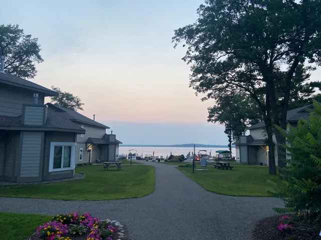 Bay Colony Inn (A Gull Lake Beach Resorts Property)