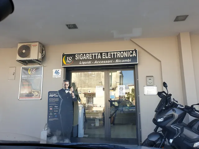 18 + Electronic cigarette Massimo Cirillo