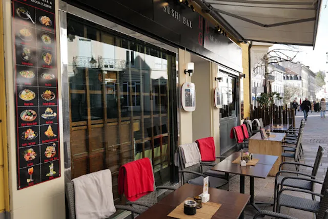 Hugo Sushi Bar & Asian Cuisine