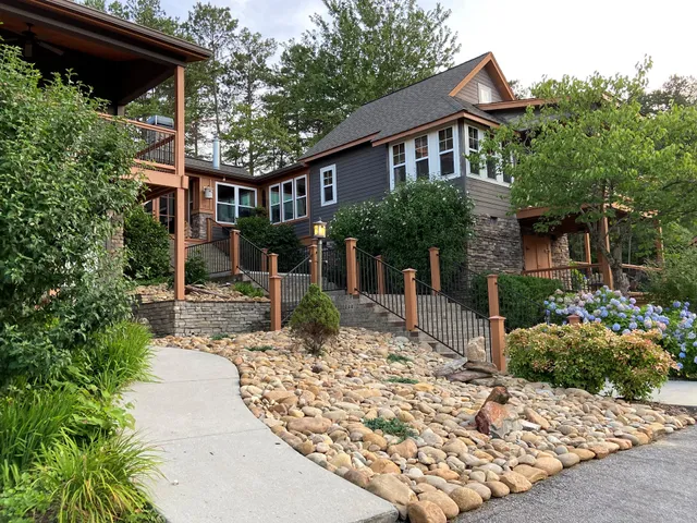 Butterfly Ridge Mountain Retreat B&B