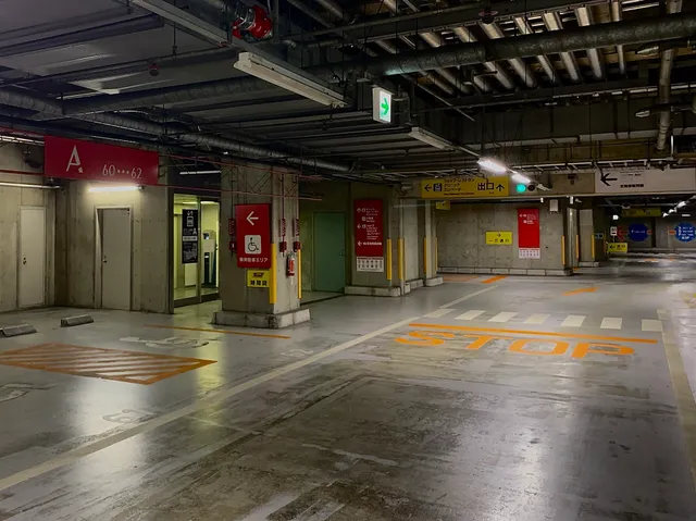 New Pier Takeshiba Parking Lot