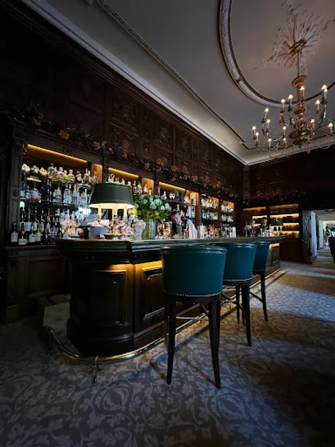 Norton Bar & Courtyard