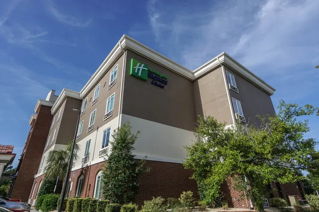 Holiday Inn Express & Suites Savannah - Midtown by IHG