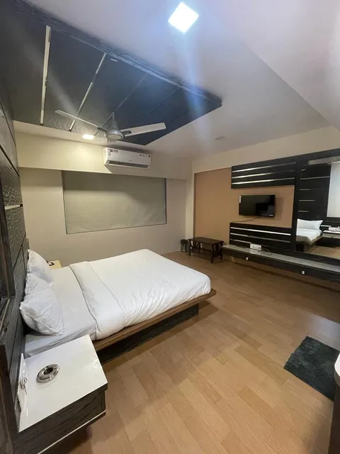 Hotel Vinyasa Residency