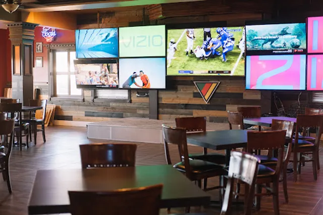 Straw Hat Pizza Bar & Grill