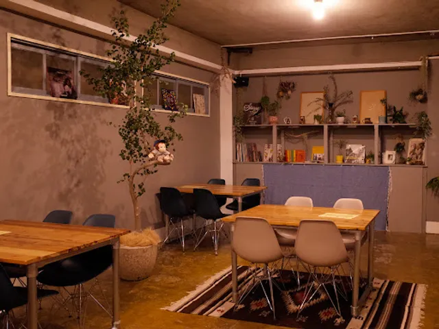 ONTHESTREETCORNER SANDWICH