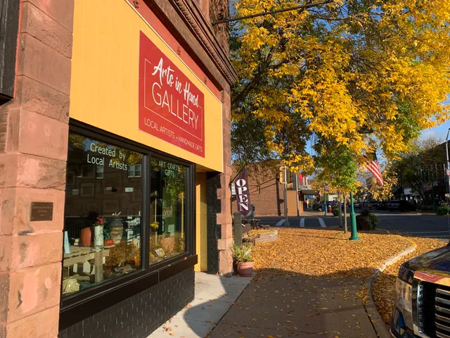 Arts In Hand Gallery