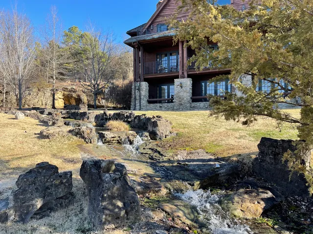 Falls Lodge At Big Cedar