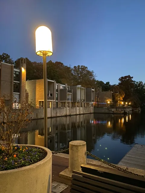 Robert E. Simon's statue