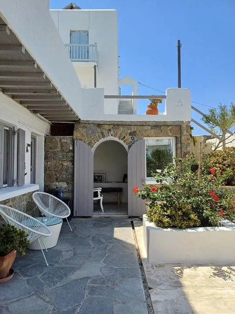 Manos Rooms Downtown