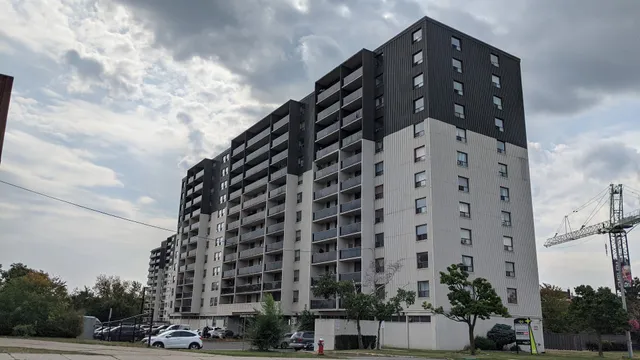 120 Dundas Street East