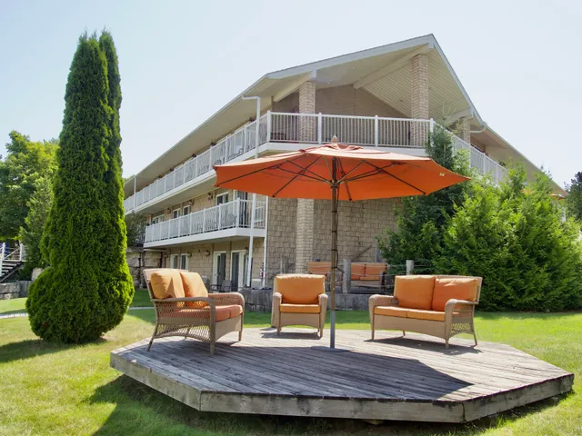 Bruce Anchor Motel & Cottage Rentals