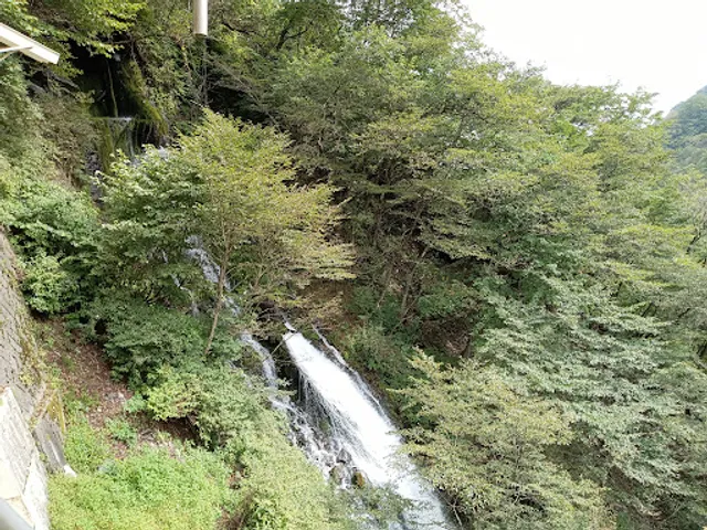 Tetsuta Shirataki Falls
