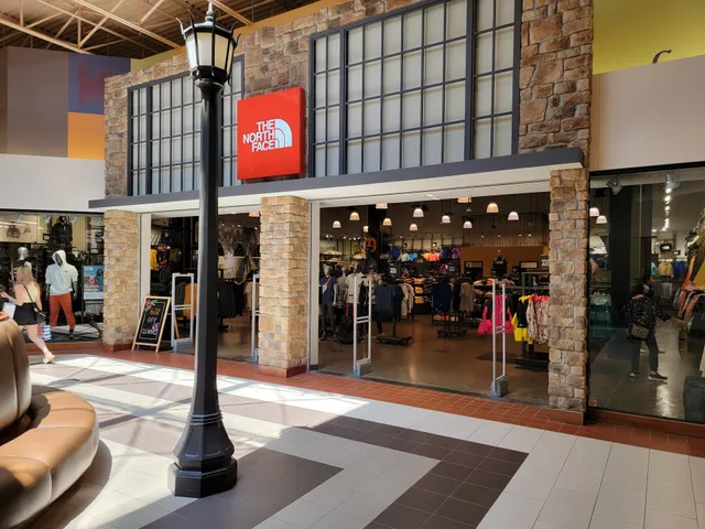 The North Face Vaughan Mills Outlet