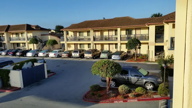 Monarch Valley Inn Marina at Monterey Bay