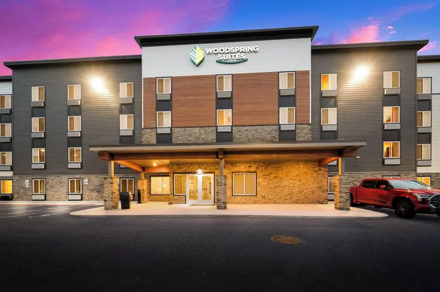 WoodSpring Suites Dearborn - Detroit