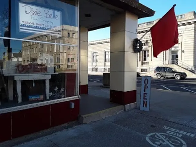 Grandma Nell's ~ fine junk & treasured trash