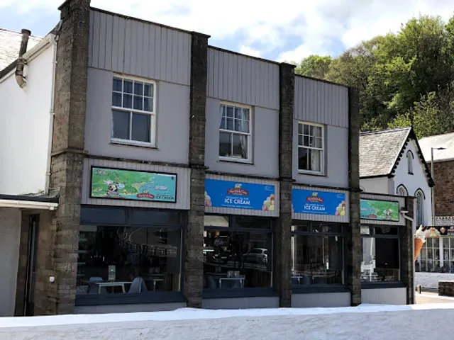 The Redwood Cafe & Ice Cream Parlour