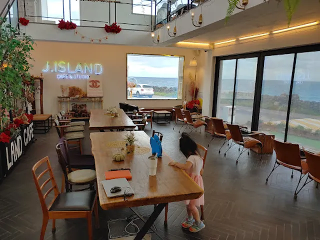 𝐉 Island Cafe