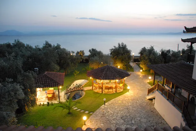 PARADISE Studios & Apartments