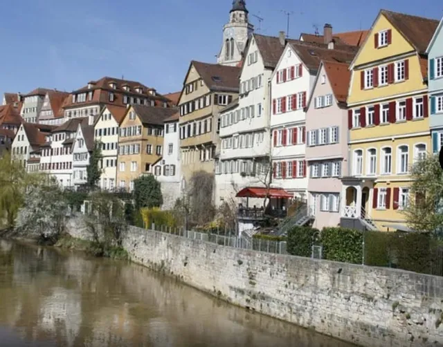 Stadtnahes Gästezimmer im Penthouse bei Esi