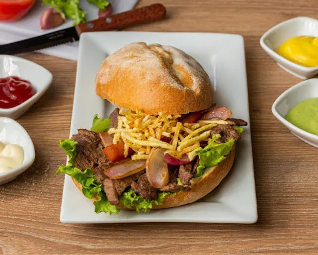 Redoble, sanguches y jugos