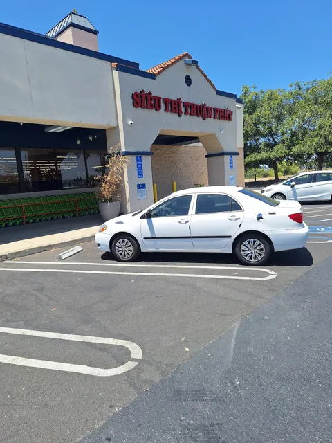 The Lakes Shopping Center