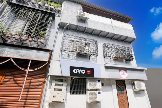 Hotel O Khar East Near Railway Station