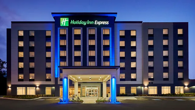 Holiday Inn Express Sarnia - Point Edward by IHG