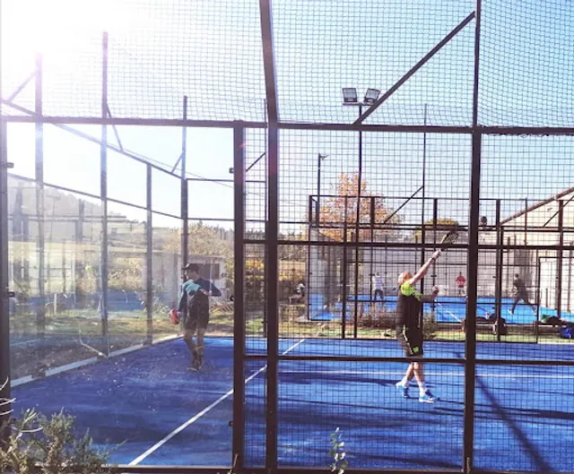 Le Paradis PADEL SQUASH Bar Restaurant Events Location de Salles